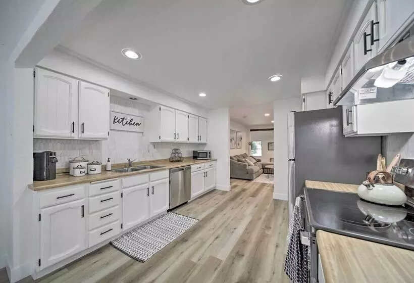 Bright & Airy Liberty Lake Abode W/ Backyard!