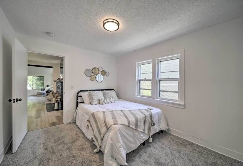 Bright & Airy Liberty Lake Abode W/ Backyard!