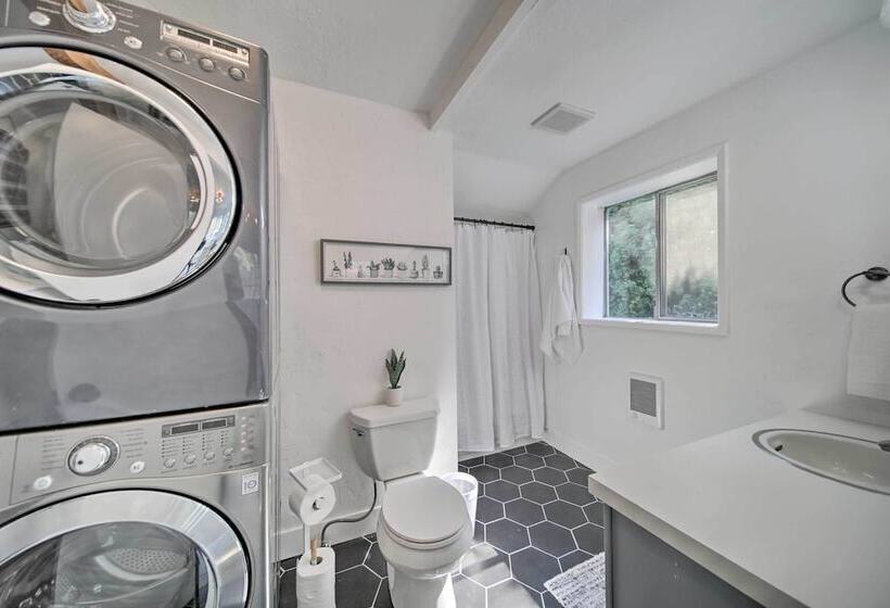 Bright & Airy Liberty Lake Abode W/ Backyard!