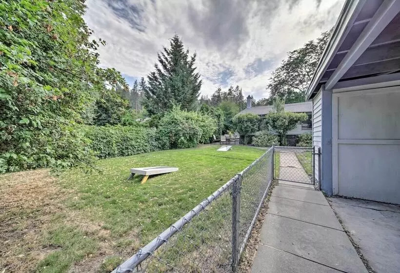 Bright & Airy Liberty Lake Abode W/ Backyard!