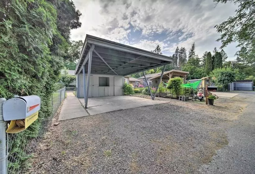 Bright & Airy Liberty Lake Abode W/ Backyard!