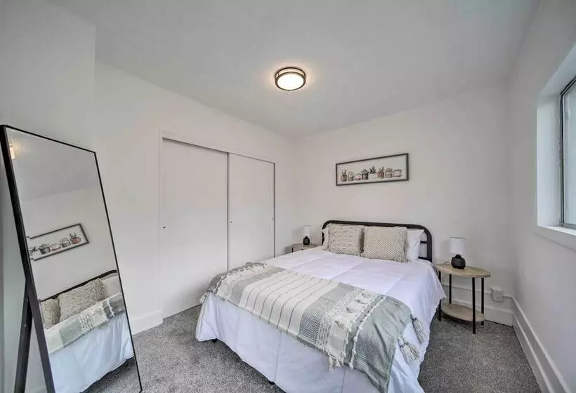 Bright & Airy Liberty Lake Abode W/ Backyard!