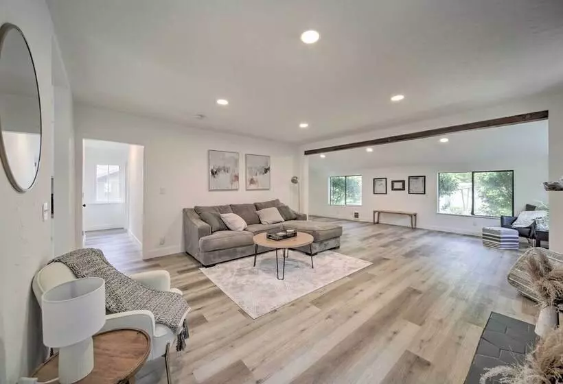 Bright & Airy Liberty Lake Abode W/ Backyard!