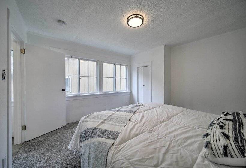 Bright & Airy Liberty Lake Abode W/ Backyard!