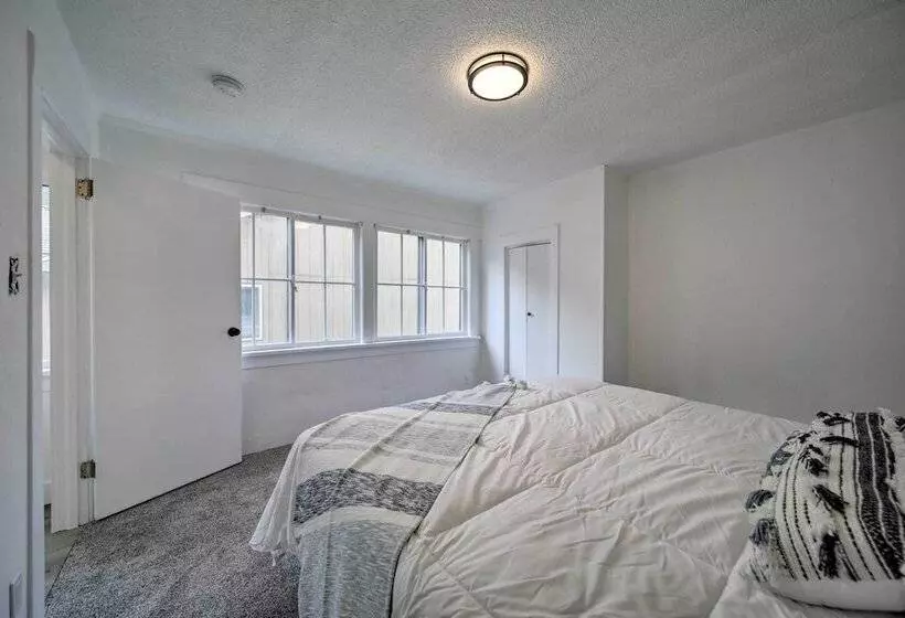 Bright & Airy Liberty Lake Abode W/ Backyard!