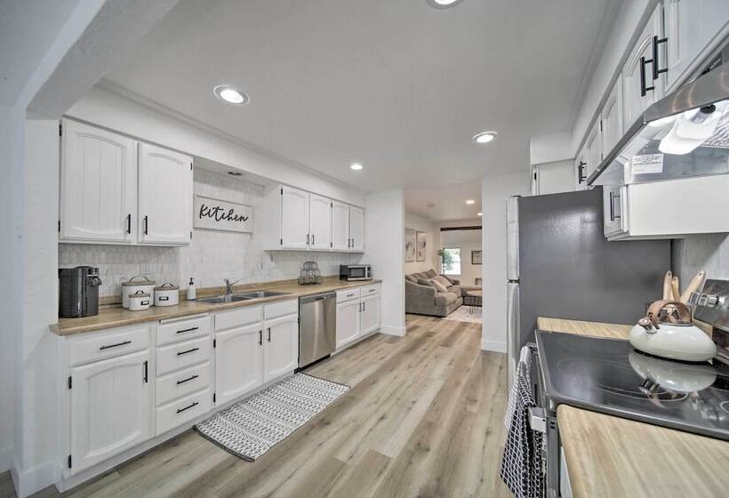 Bright & Airy Liberty Lake Abode W/ Backyard!