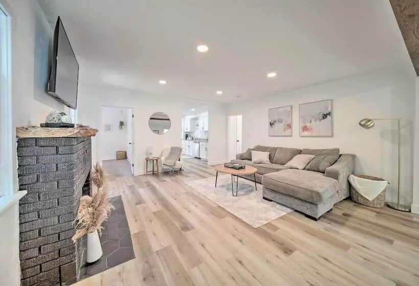 Bright & Airy Liberty Lake Abode W/ Backyard!