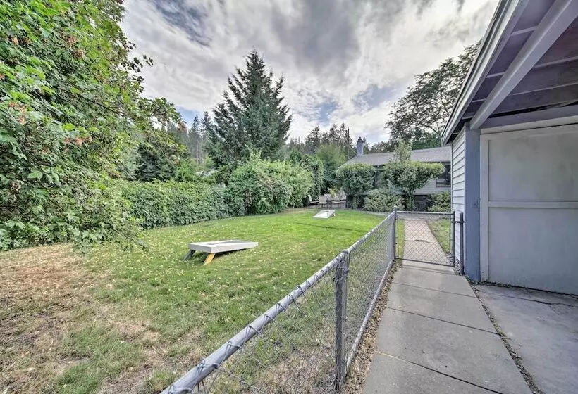 Bright & Airy Liberty Lake Abode W/ Backyard!