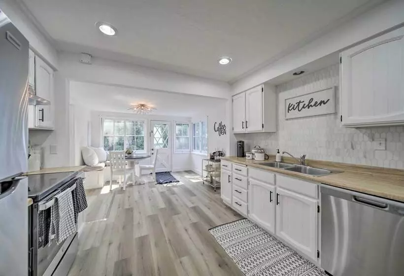 Bright & Airy Liberty Lake Abode W/ Backyard!