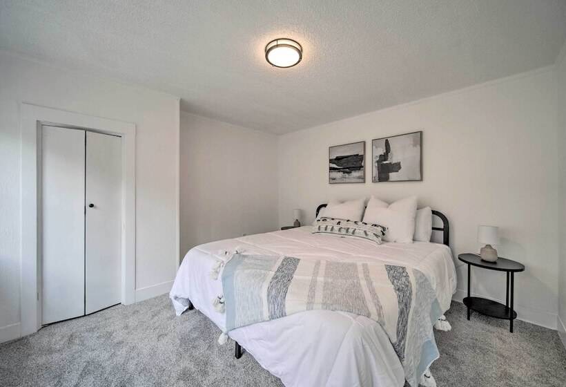 Bright & Airy Liberty Lake Abode W/ Backyard!