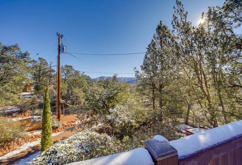Bright Sedona Home W/ Deck & Mountain Views!