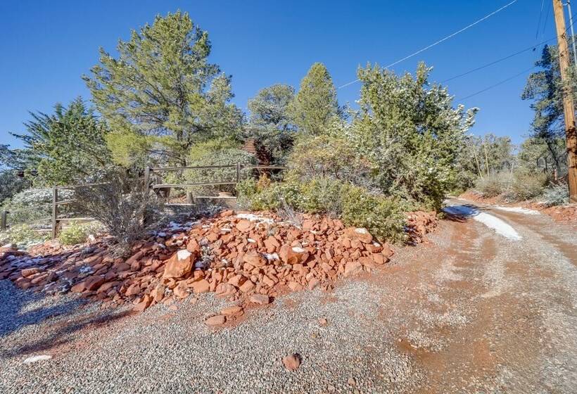 Bright Sedona Home W/ Deck & Mountain Views!
