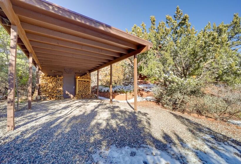 Bright Sedona Home W/ Deck & Mountain Views!