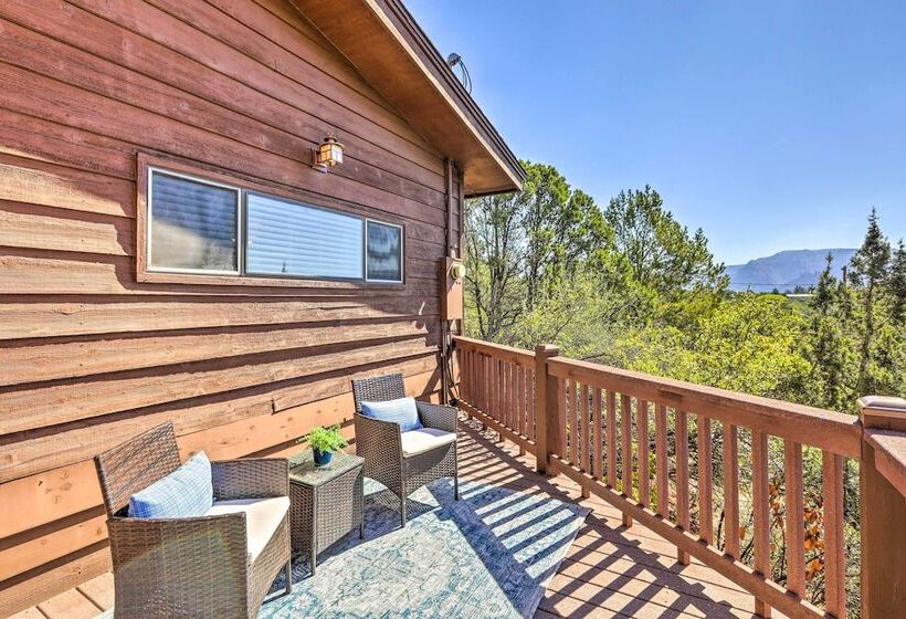 Bright Sedona Home W/ Deck & Mountain Views!