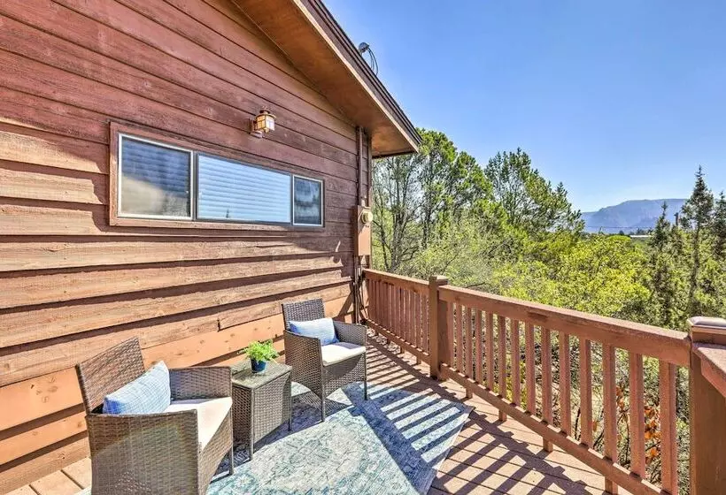 Bright Sedona Home W/ Deck & Mountain Views!
