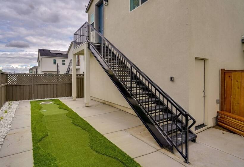 California Midterm Rental With Fenced Yard!