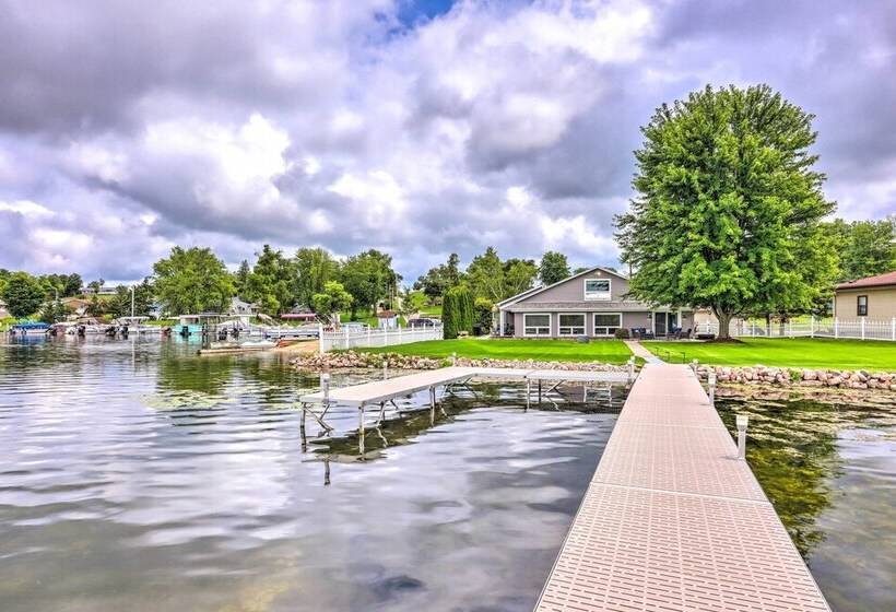 Cascade Lakefront Home: Boat Dock, Fire Pit!