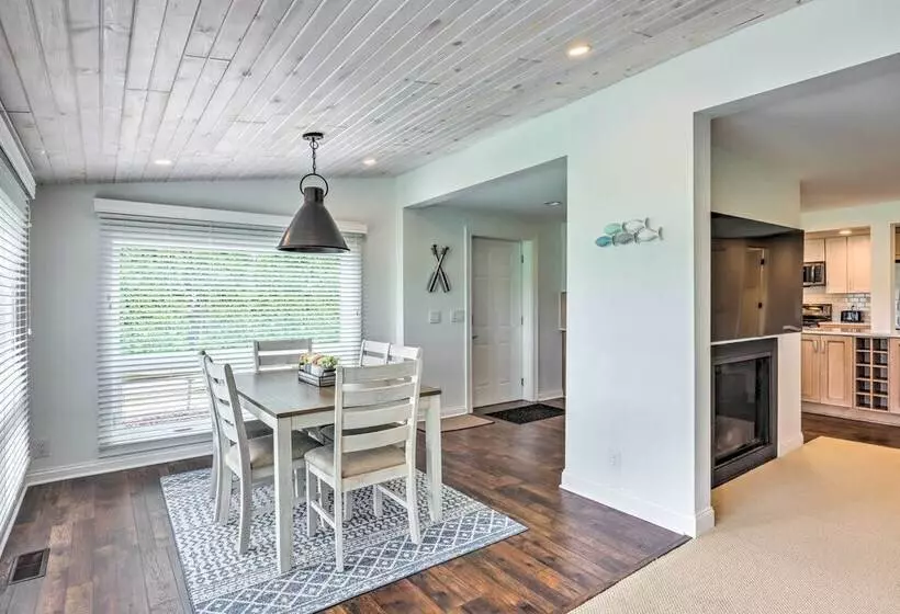 Cascade Lakefront Home: Boat Dock, Fire Pit!