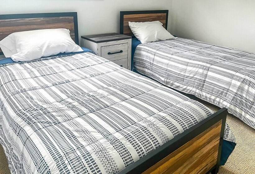 Cascade Lakefront Home: Boat Dock, Fire Pit!