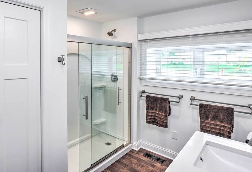 Cascade Lakefront Home: Boat Dock, Fire Pit!