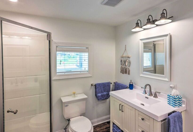 Cascade Lakefront Home: Boat Dock, Fire Pit!