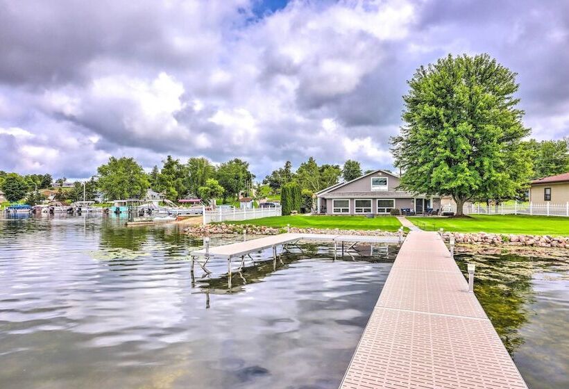 Cascade Lakefront Home: Boat Dock, Fire Pit!