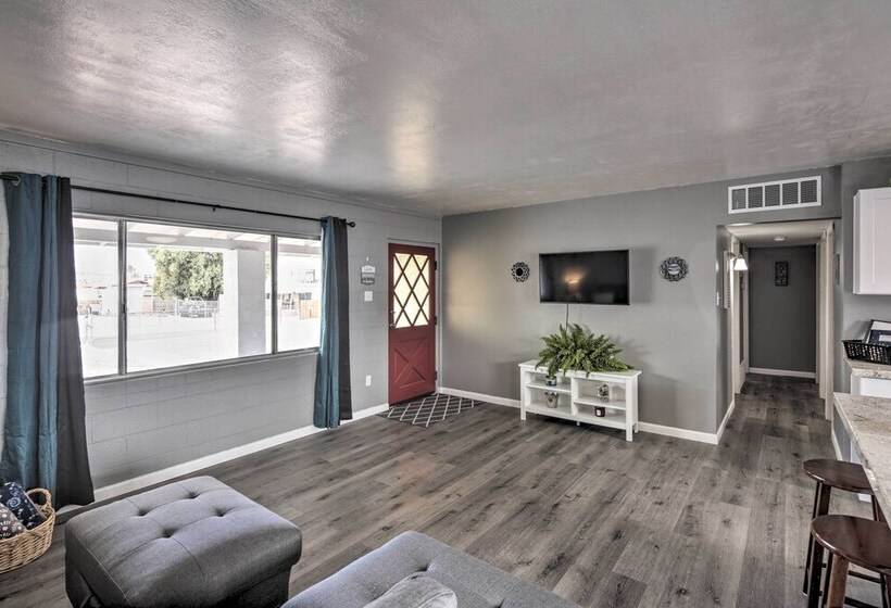 Centrally Located Gem With Laughlin Strip Views!