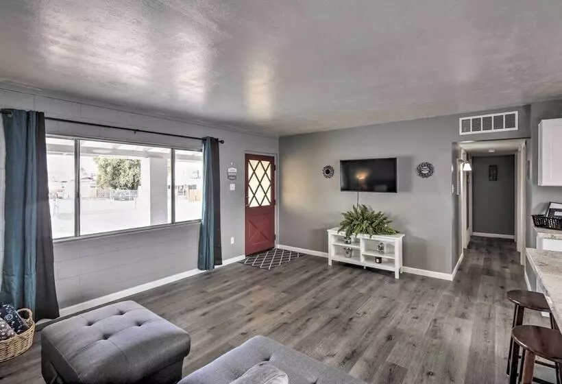 Centrally Located Gem With Laughlin Strip Views!