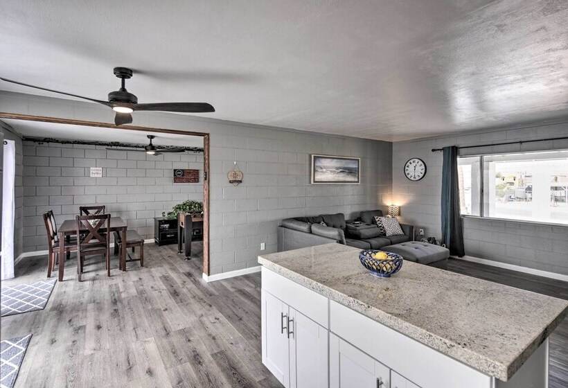 Centrally Located Gem With Laughlin Strip Views!