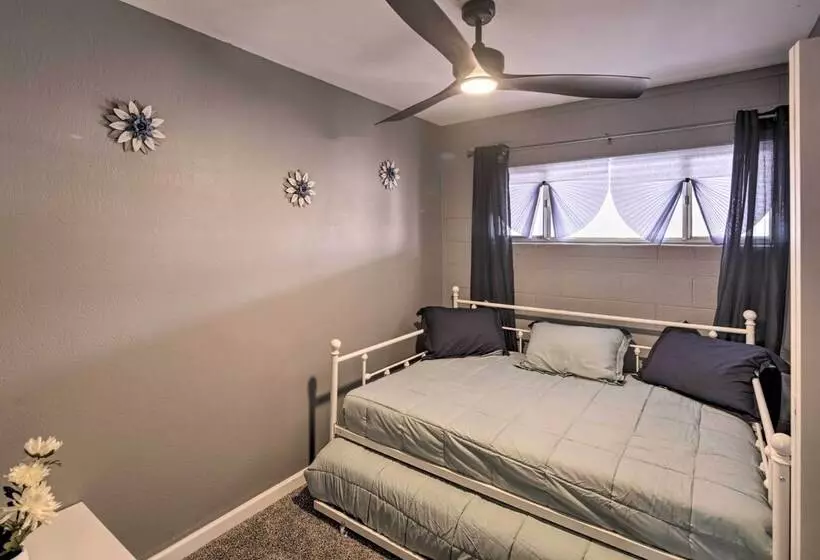 Centrally Located Gem With Laughlin Strip Views!