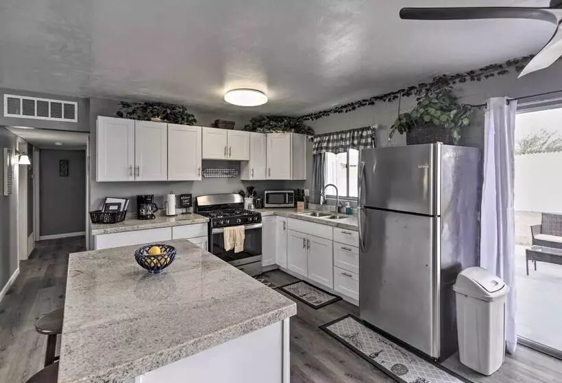 Centrally Located Gem With Laughlin Strip Views!