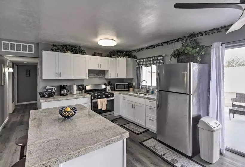 Centrally Located Gem With Laughlin Strip Views!