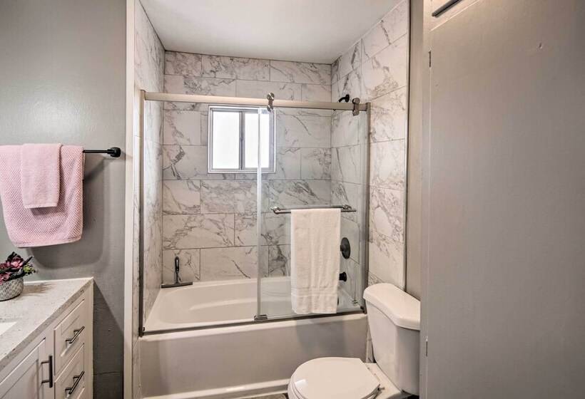 Centrally Located Gem With Laughlin Strip Views!