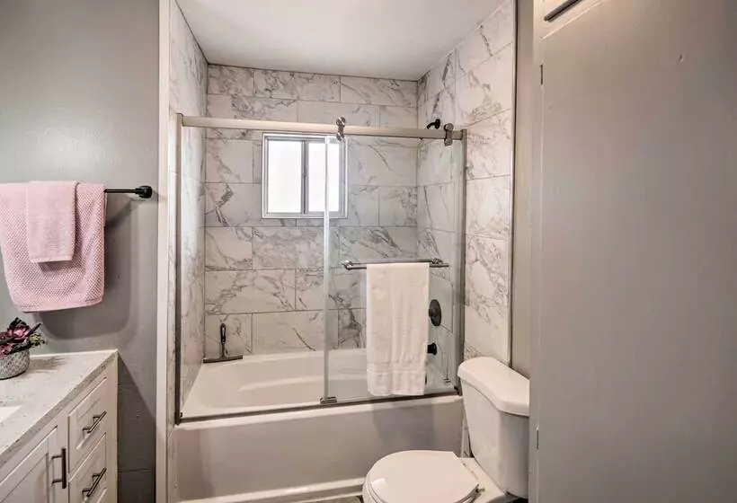 Centrally Located Gem With Laughlin Strip Views!