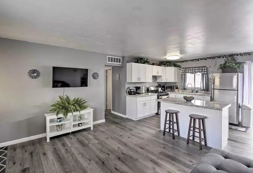 Centrally Located Gem With Laughlin Strip Views!