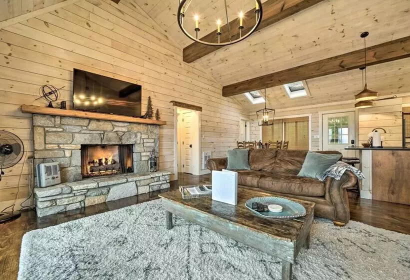 Mountain View Cabin Near Ski Sapphire Valley!