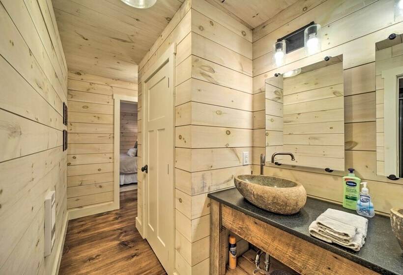 Mountain View Cabin Near Ski Sapphire Valley!