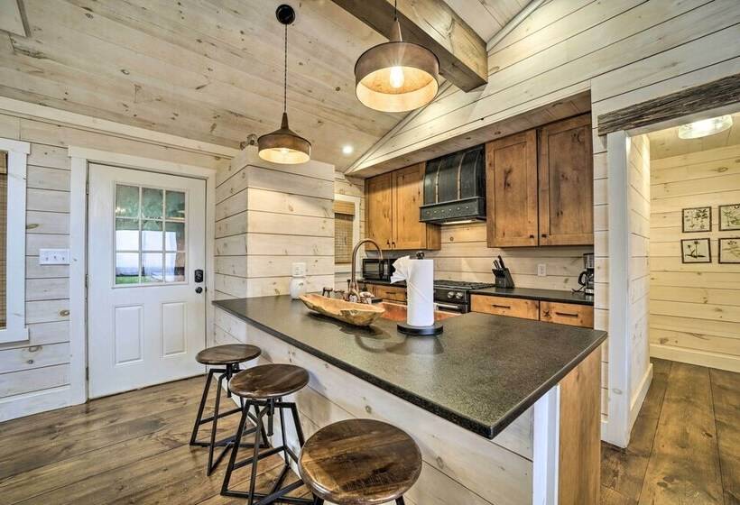 Mountain View Cabin Near Ski Sapphire Valley!