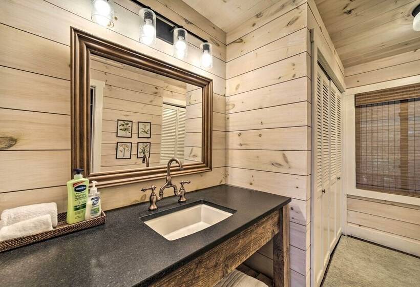 Mountain View Cabin Near Ski Sapphire Valley!