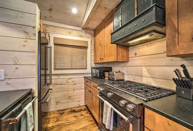 Mountain View Cabin Near Ski Sapphire Valley!