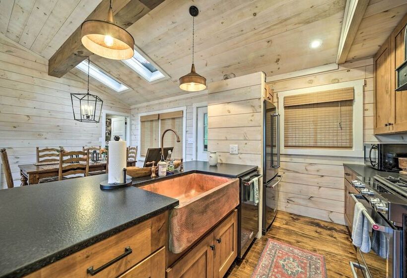 Mountain View Cabin Near Ski Sapphire Valley!