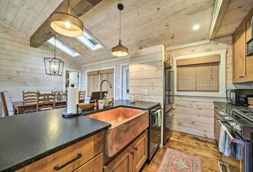 Mountain View Cabin Near Ski Sapphire Valley!