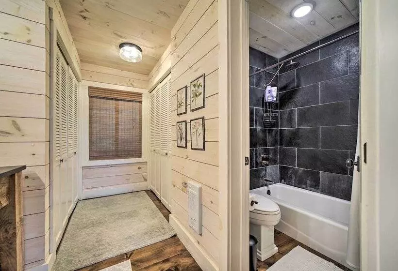 Mountain View Cabin Near Ski Sapphire Valley!