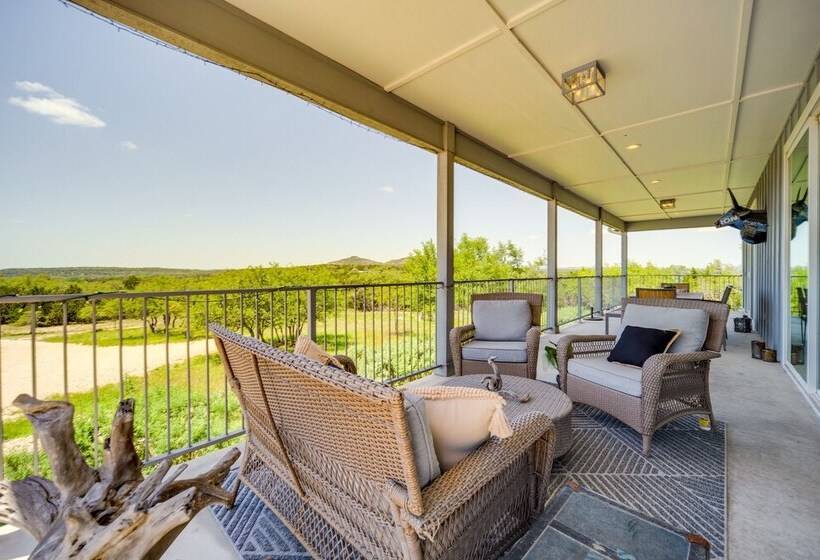 Chic House In Spring Branch W/ Lush Outdoor Space!