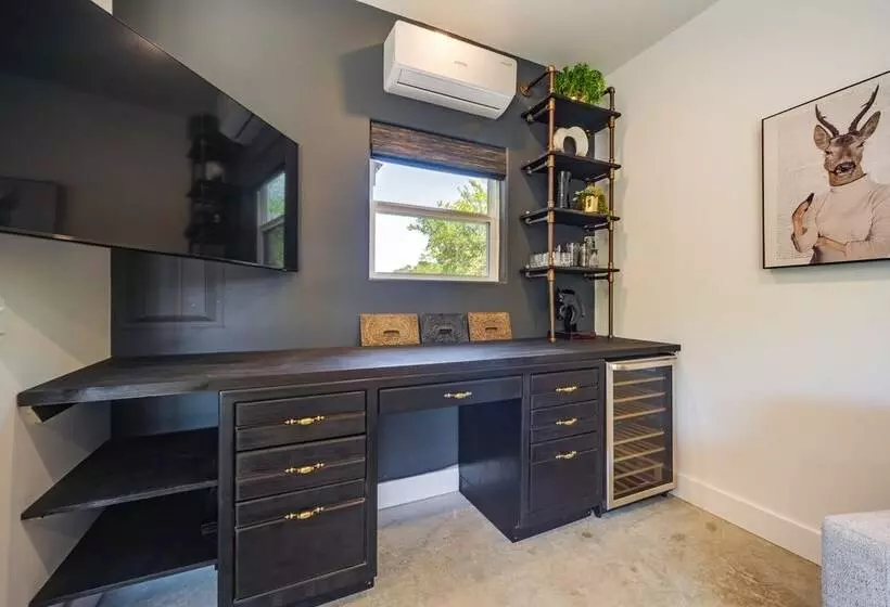 Chic House In Spring Branch W/ Lush Outdoor Space!