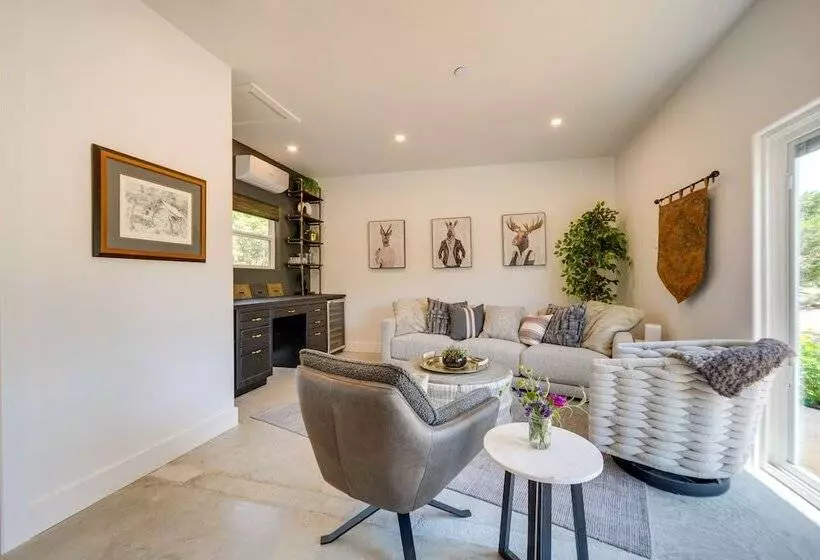 Chic House In Spring Branch W/ Lush Outdoor Space!