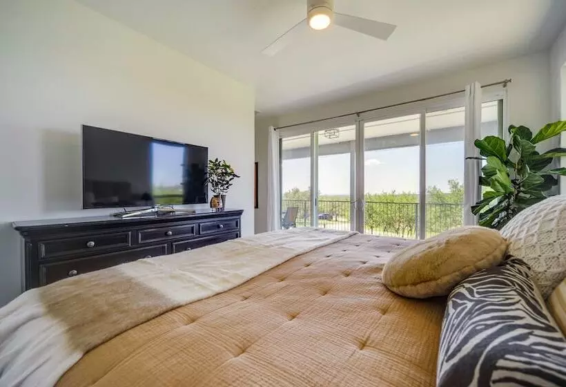 Chic House In Spring Branch W/ Lush Outdoor Space!