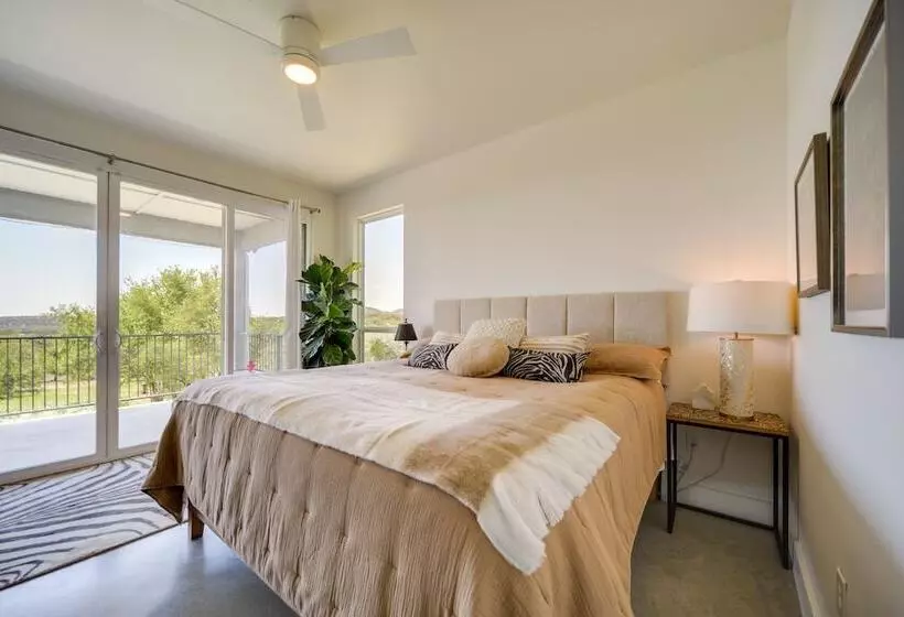 Chic House In Spring Branch W/ Lush Outdoor Space!