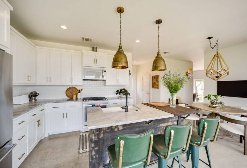 Chic House In Spring Branch W/ Lush Outdoor Space!