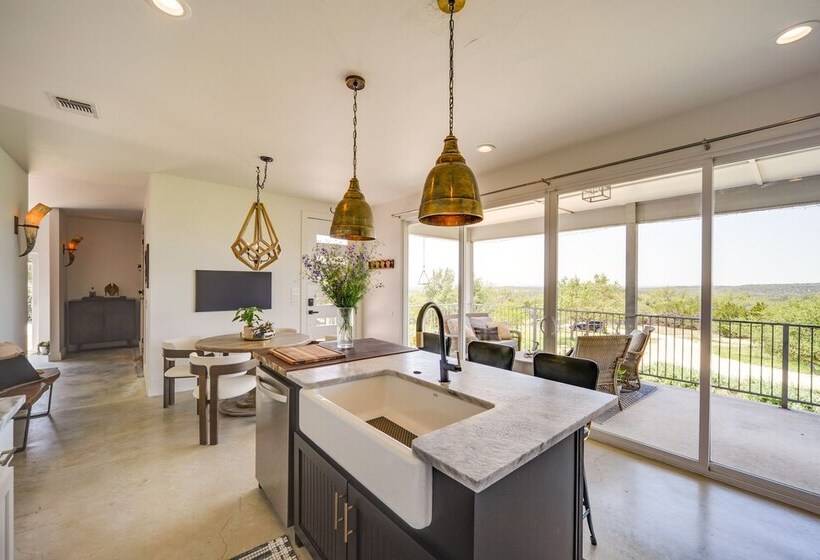 Chic House In Spring Branch W/ Lush Outdoor Space!